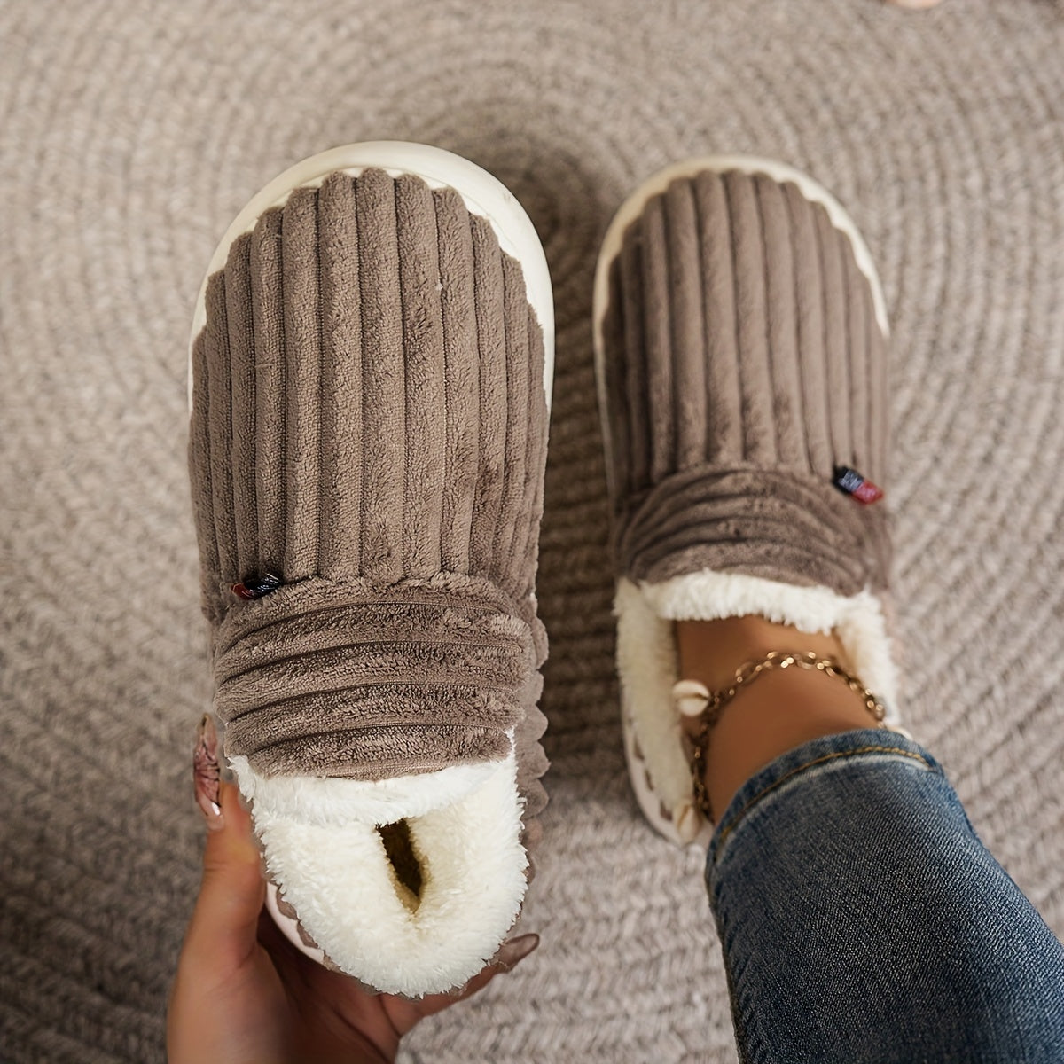Amelia™ | Warm Wool-Lined Winter Slippers