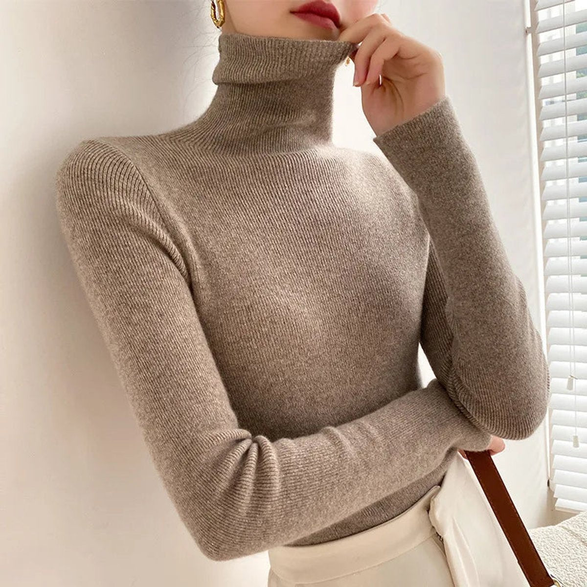 Ivy | Women's Slim-Fit Cashmere Turtleneck Jumper